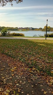 Links Schweriner Schloß rechts Müritz